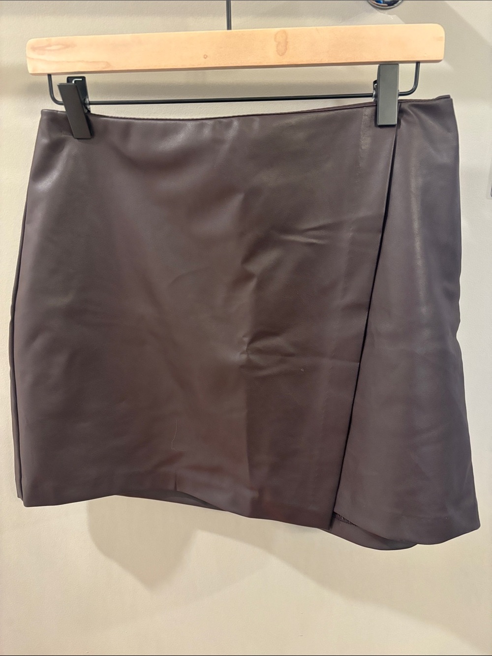 Old Navy Plum Faux Leather Mini Skirt Petite Medium - Picture 1 of 4